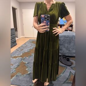 Chic Velvet Maxi Dress in Olive Green